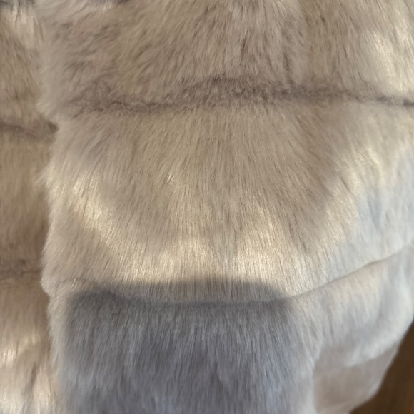 Women’s NWT Talbots Beige Faux Fur Mid Length  Vest Size M - Picture 2 of 6